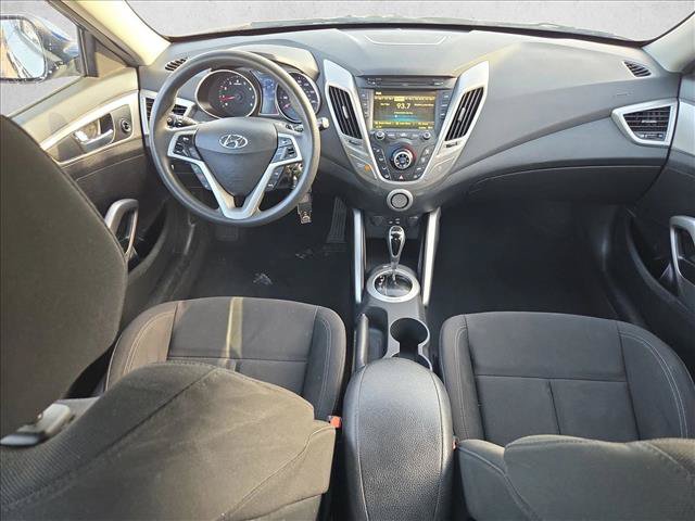 Used 2016 Hyundai Veloster FWD image 15