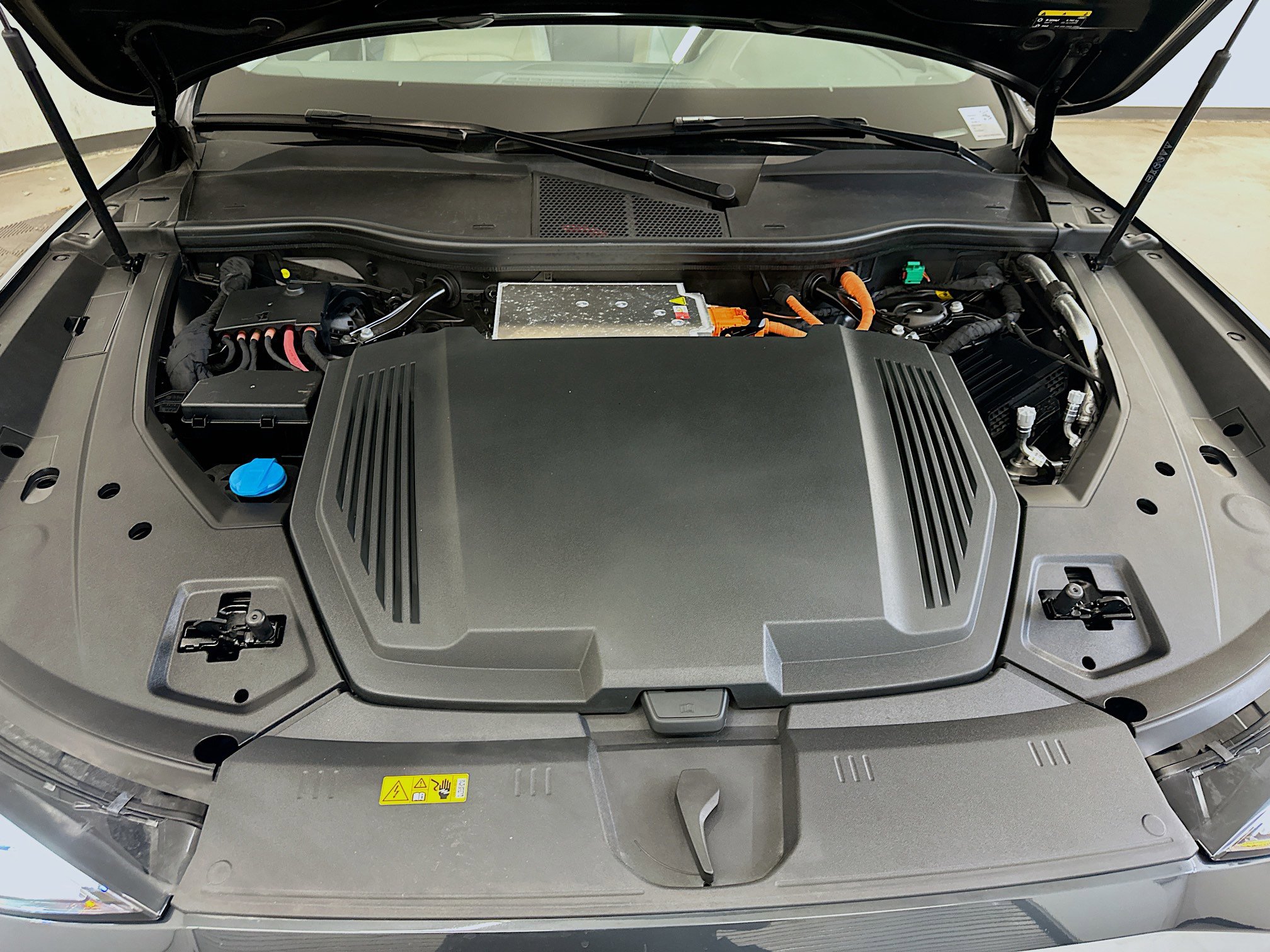 Used 2024 Audi Q8 e-tron Premium Plus w/ Premium Plus Package image 36