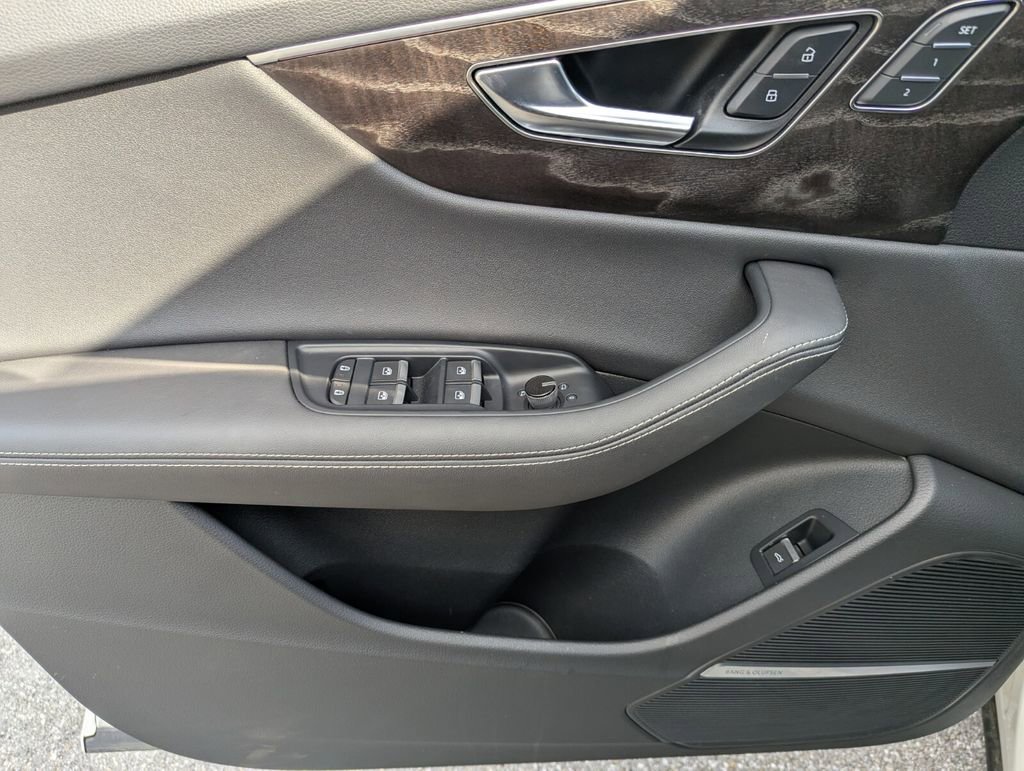 Used 2023 Audi Q8 Premium Plus w/ Premium Plus Package image 22