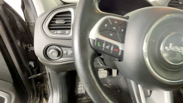 Used 2018 Jeep Renegade Latitude AWD/4WD image 28