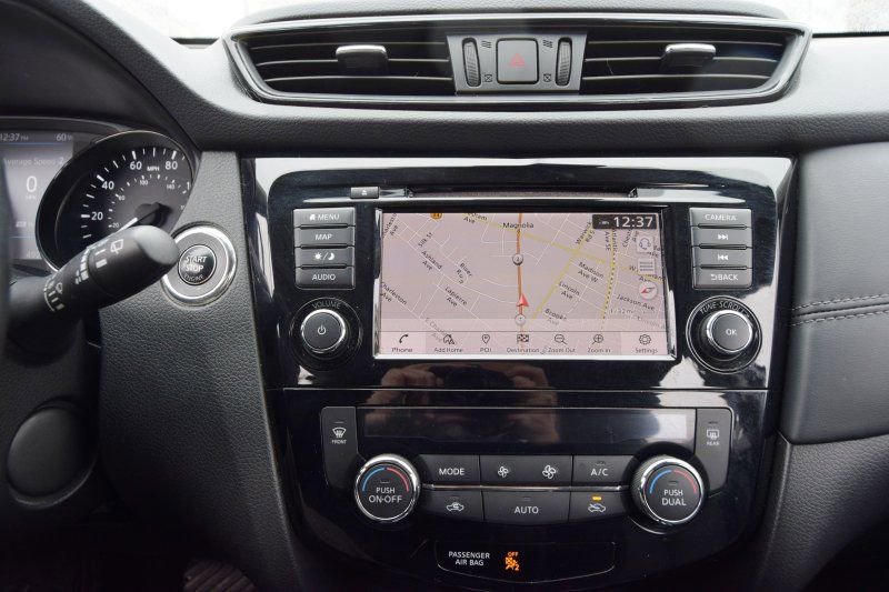 Used 2018 Nissan Rogue SL w/ Premium Package image 35