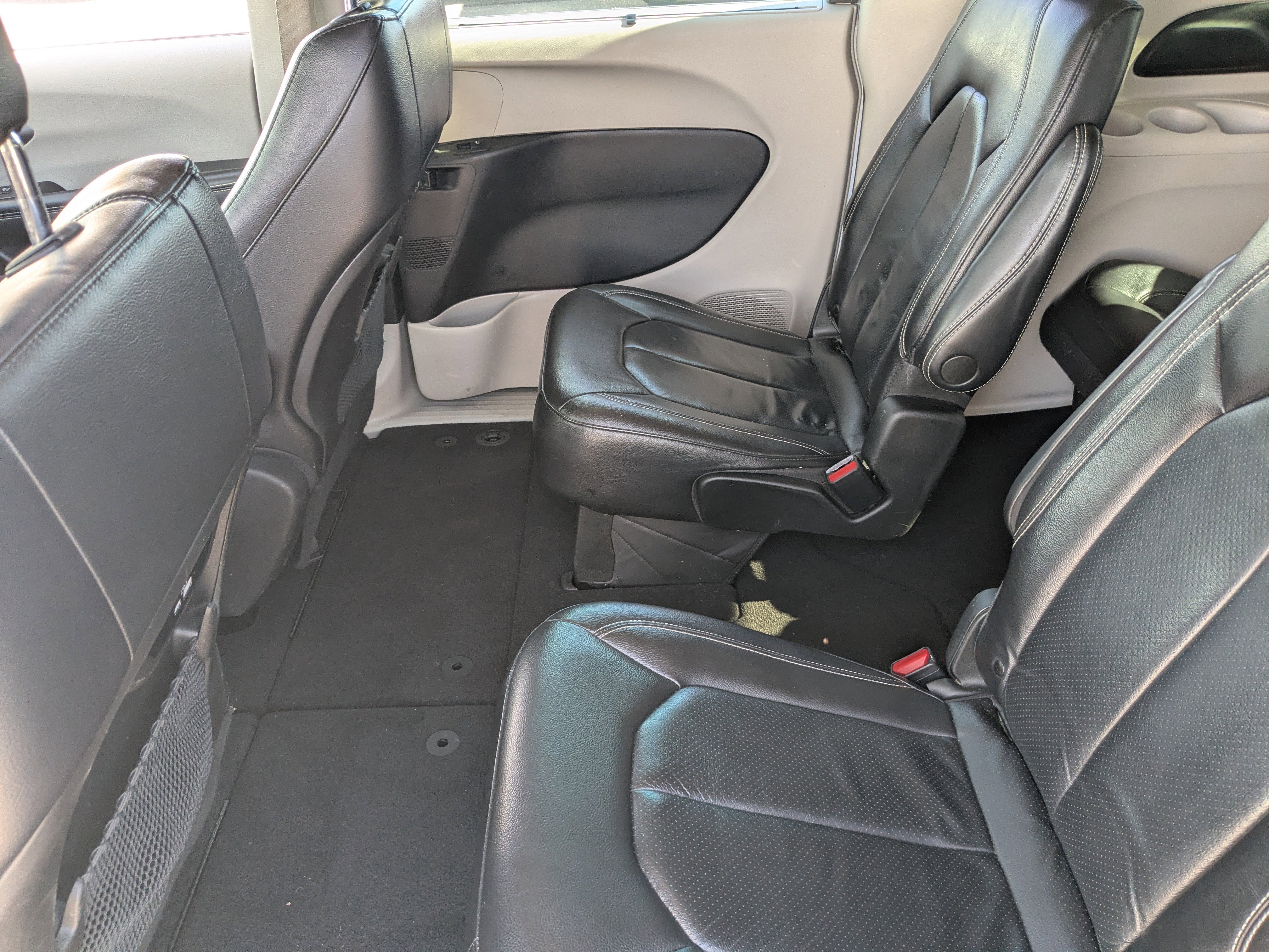 Used 2022 Chrysler Pacifica Touring-L image 26