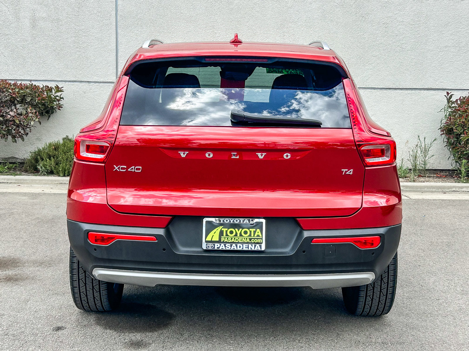Used 2019 Volvo XC40 T4 Momentum FWD image 7
