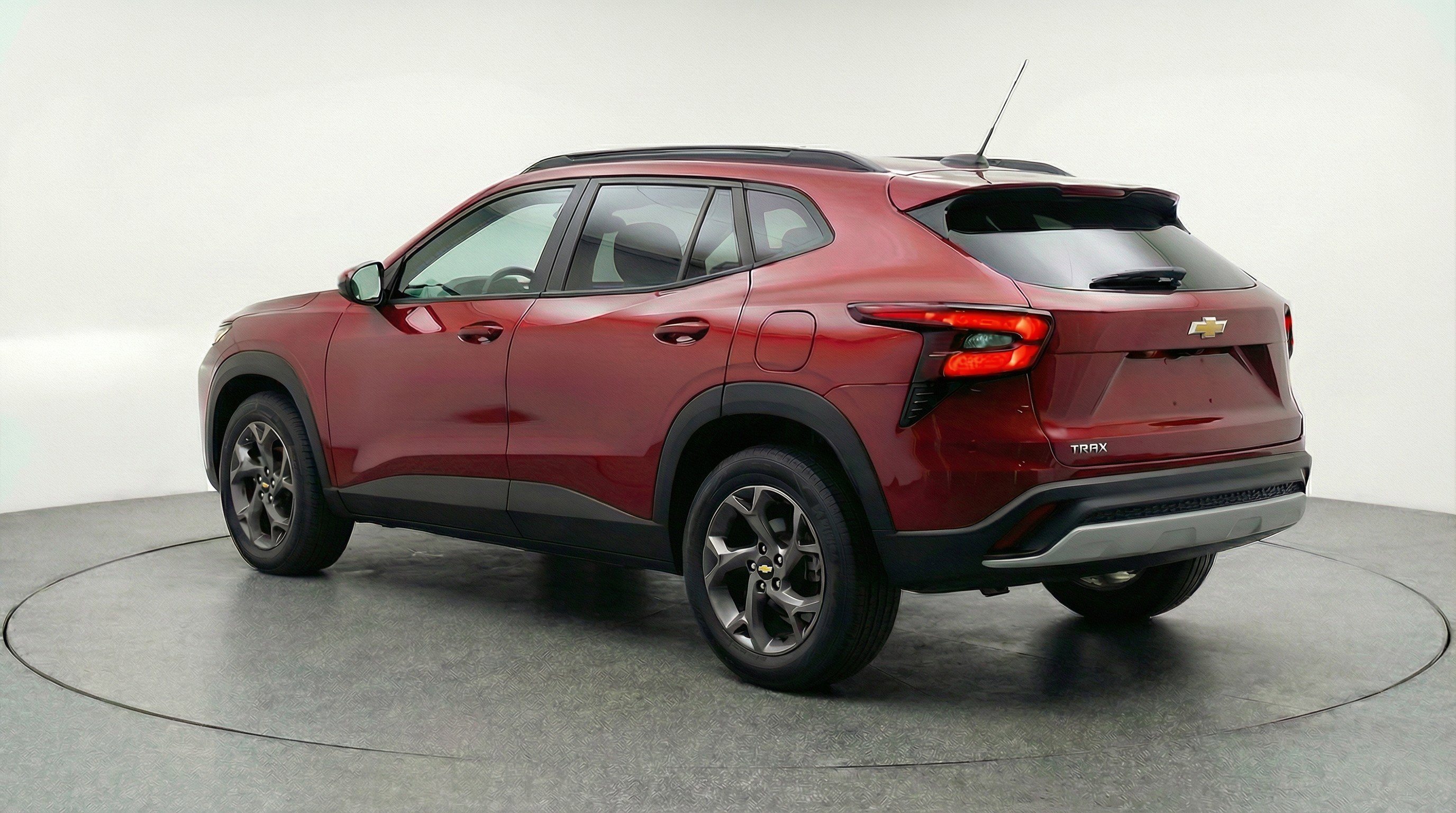 Used 2025 Chevrolet Trax LT FWD image 6