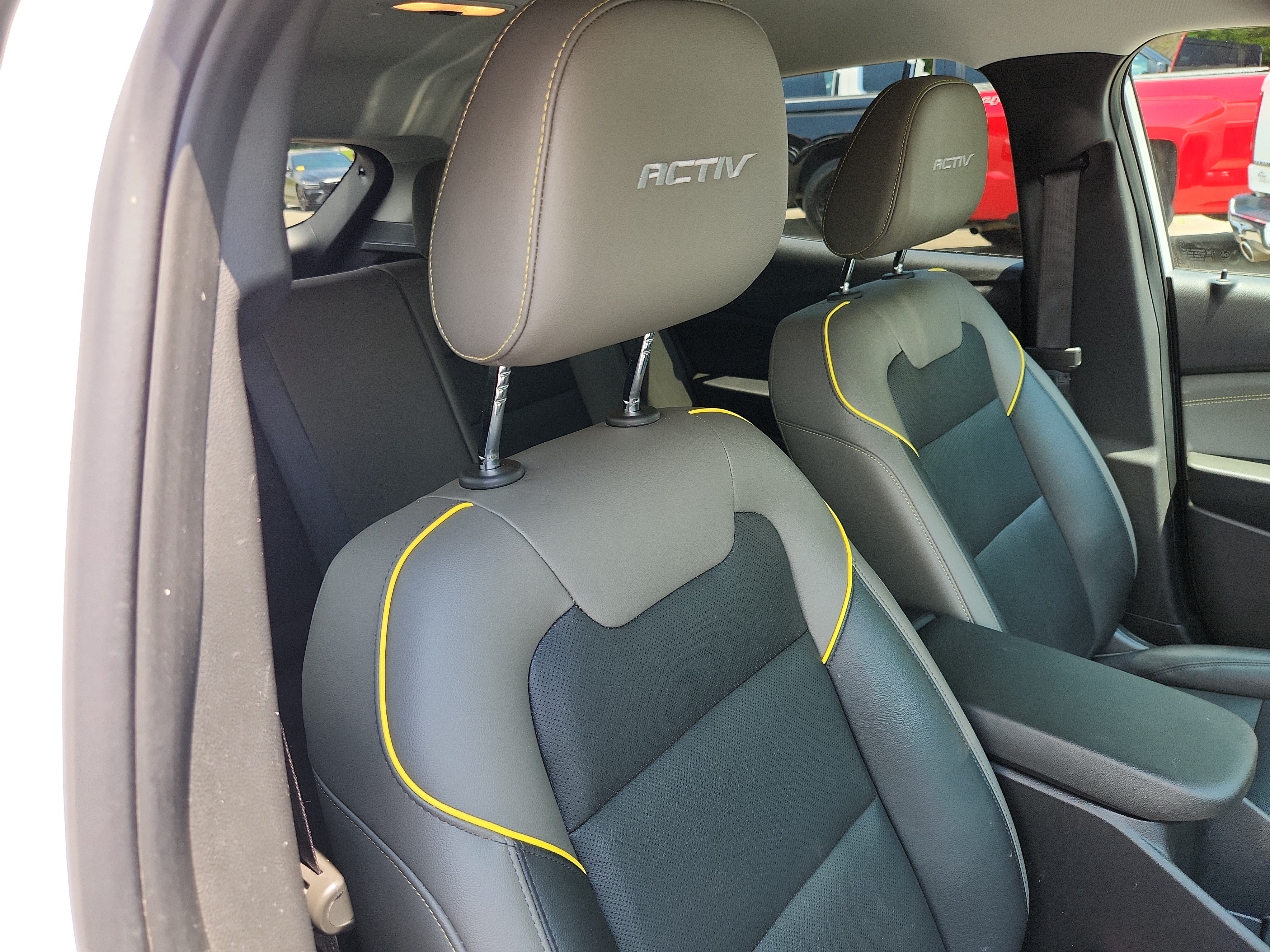 Used 2025 Chevrolet Trax ACTIV FWD image 31
