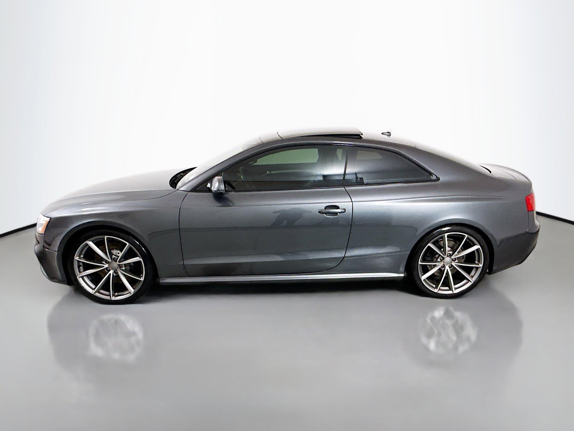 Used 2015 Audi RS 5 Coupe w/ Black Optic Plus Package AWD/4WD image 4