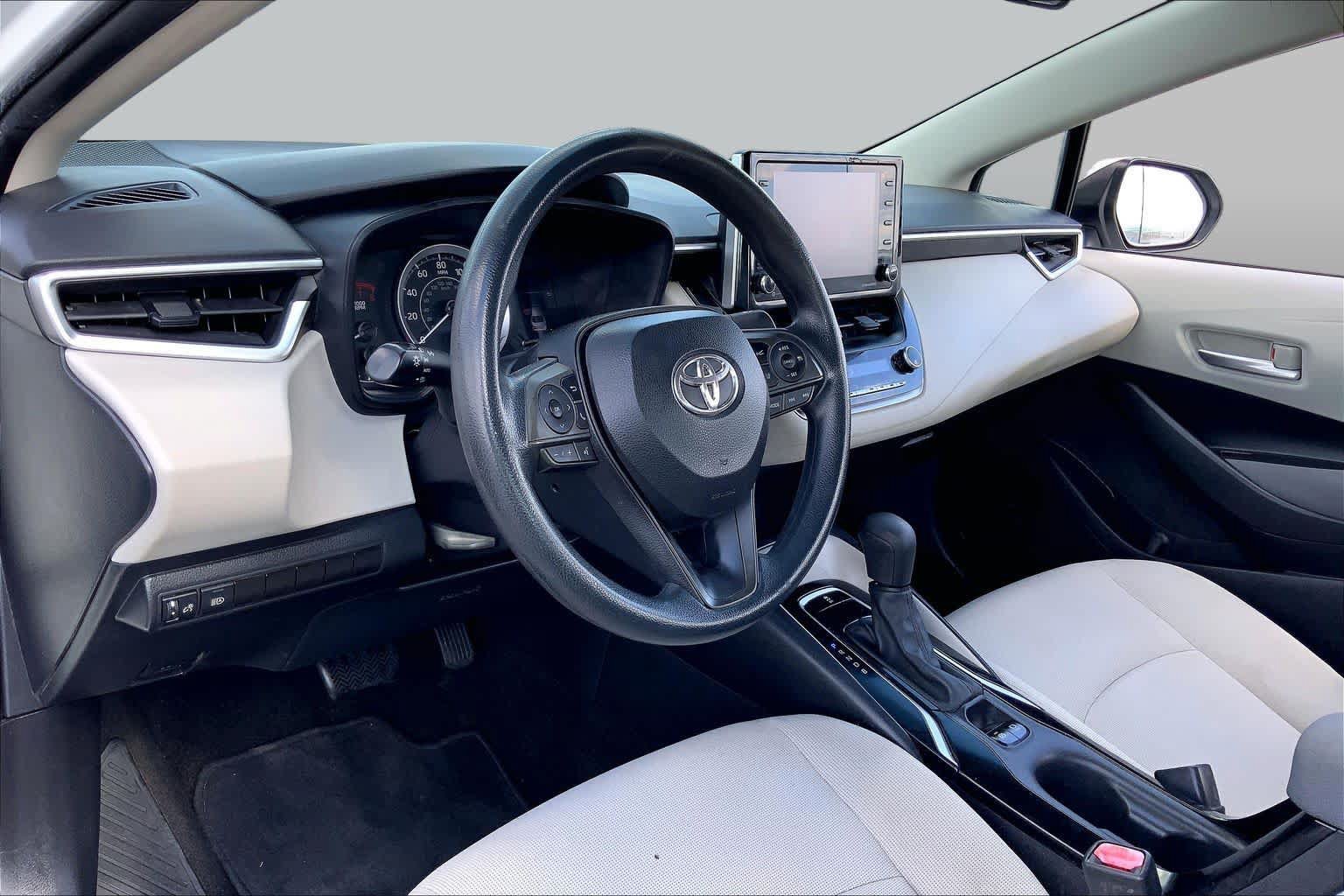 Used 2021 Toyota Corolla LE FWD image 17