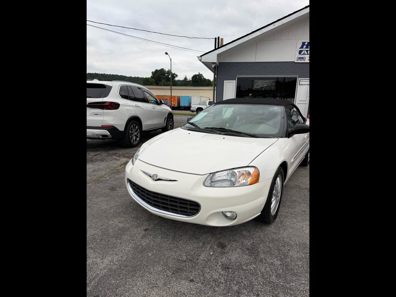 Used 2001 Chrysler Sebring LXi FWD image 4