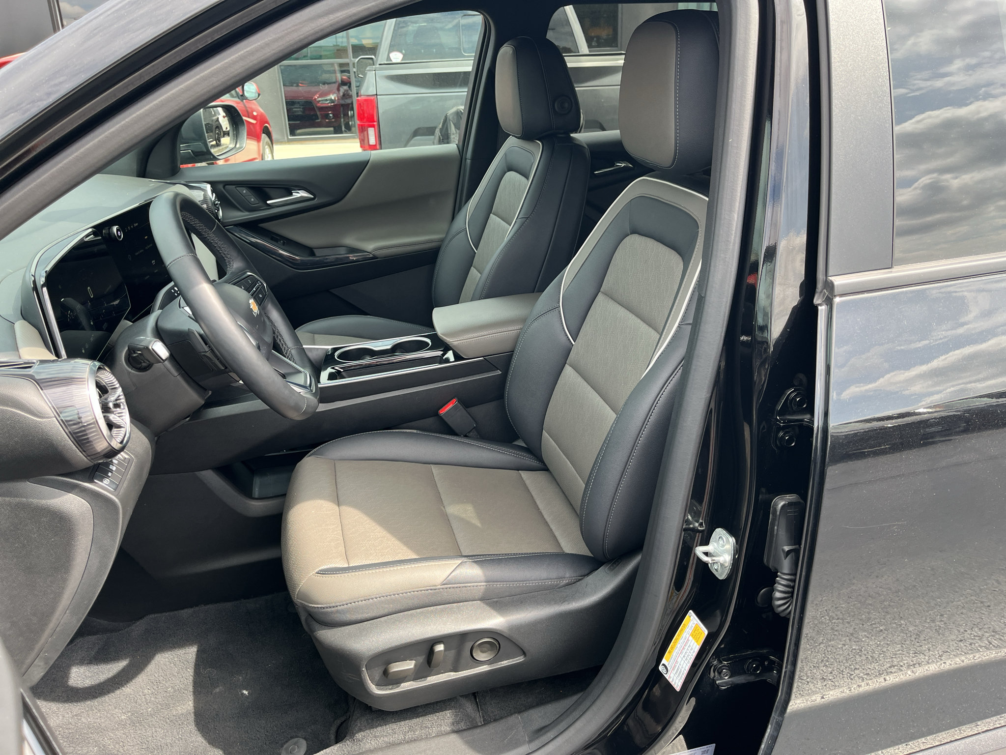 Used 2025 Chevrolet Equinox LT w/ Convenience Package II AWD/4WD image 33