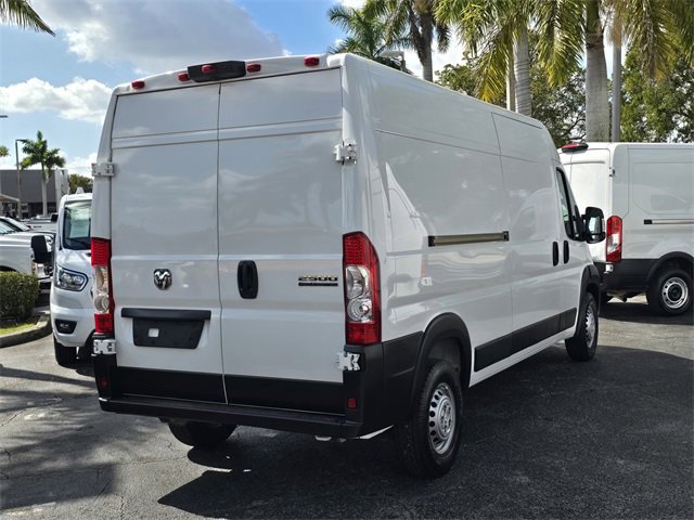 Used 2024 RAM ProMaster 2500 w/ Convenience Group image 3