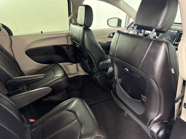 Used 2023 Chrysler Pacifica Touring-L image 20