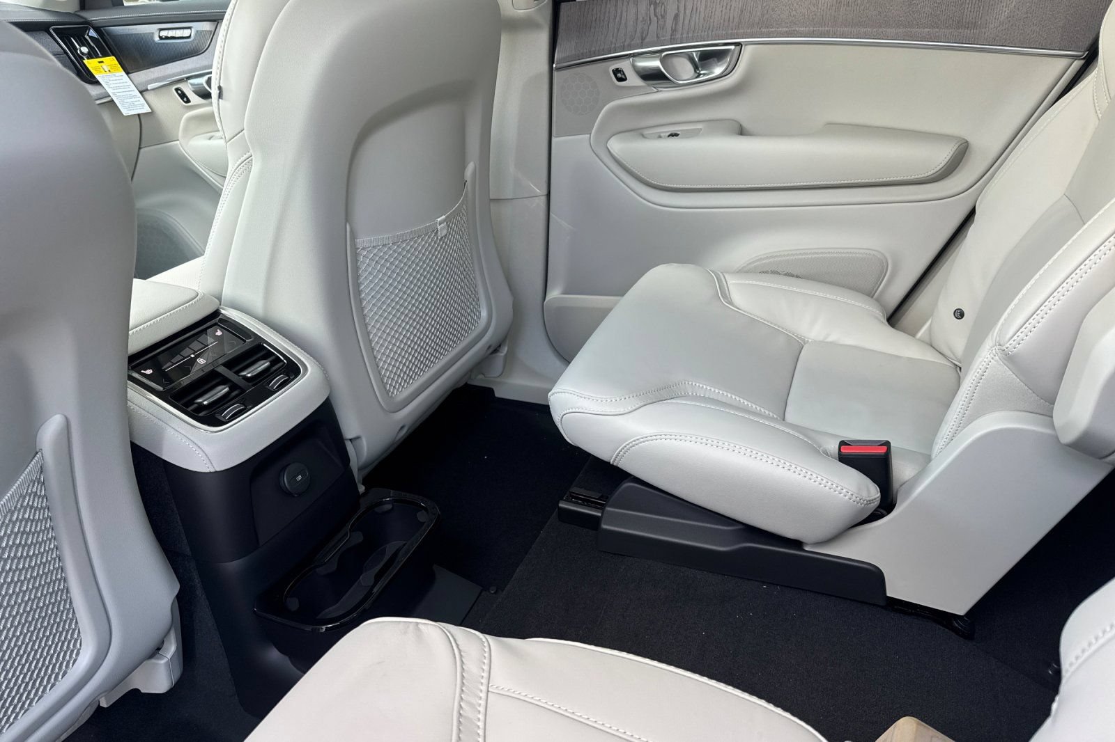 New 2026 Volvo XC90 T8 Ultra w/ Protection Package AWD/4WD image 12