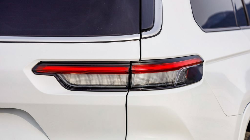 Used 2021 Jeep Grand Cherokee L Overland w/ Advanced Protech Group III image 10