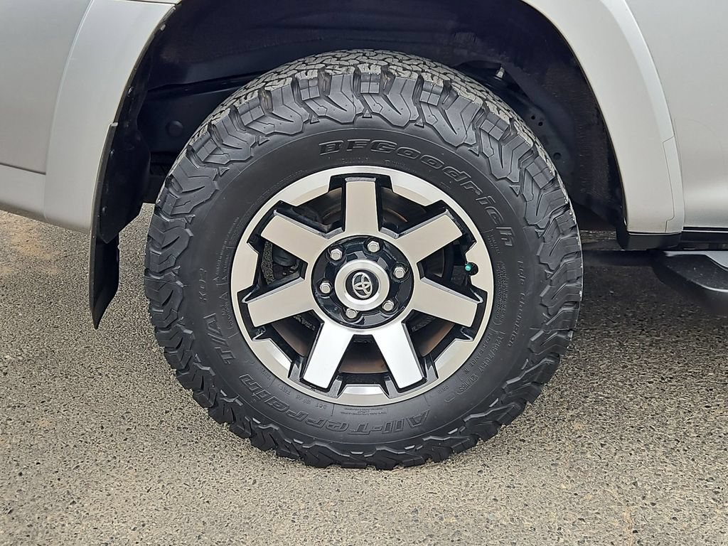 Used 2020 Toyota 4Runner TRD Off-Road Premium w/ Moonroof Package AWD/4WD image 9