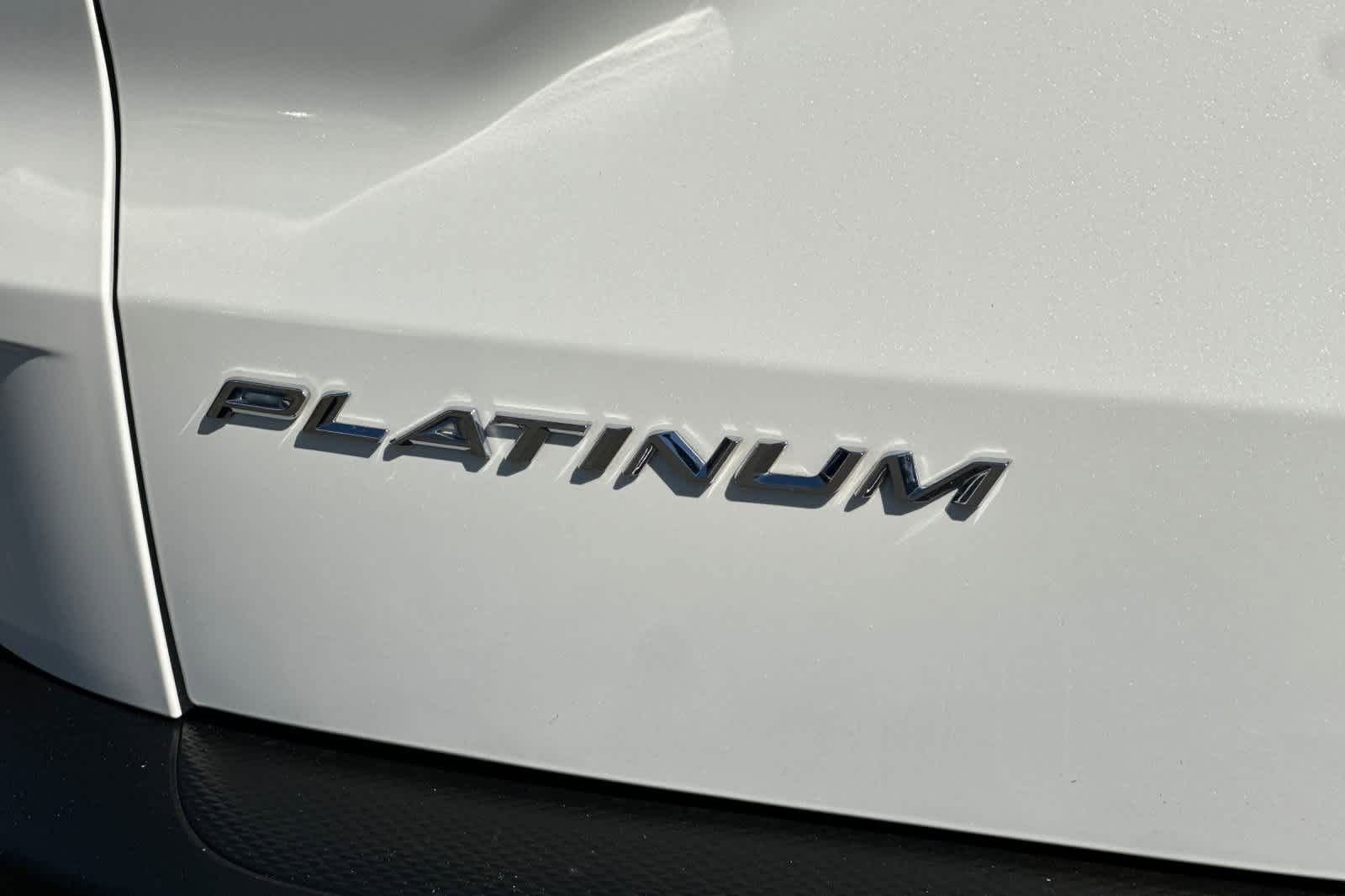 Certified 2024 Ford Escape Platinum w/ Premium Technology Package image 28