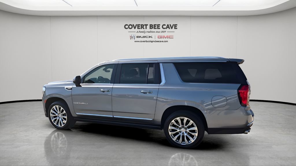 Used 2022 GMC Yukon XL Denali w/ Denali Premium Package image 6