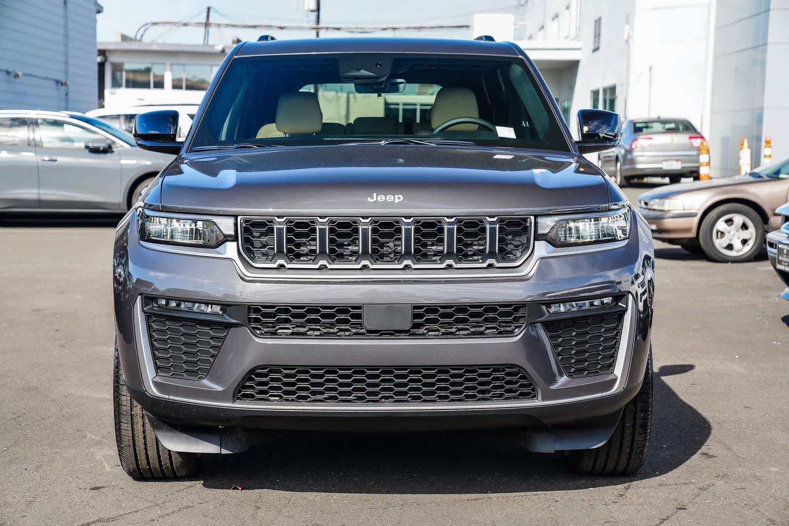 New 2026 Jeep Grand Cherokee Limited RWD image 2