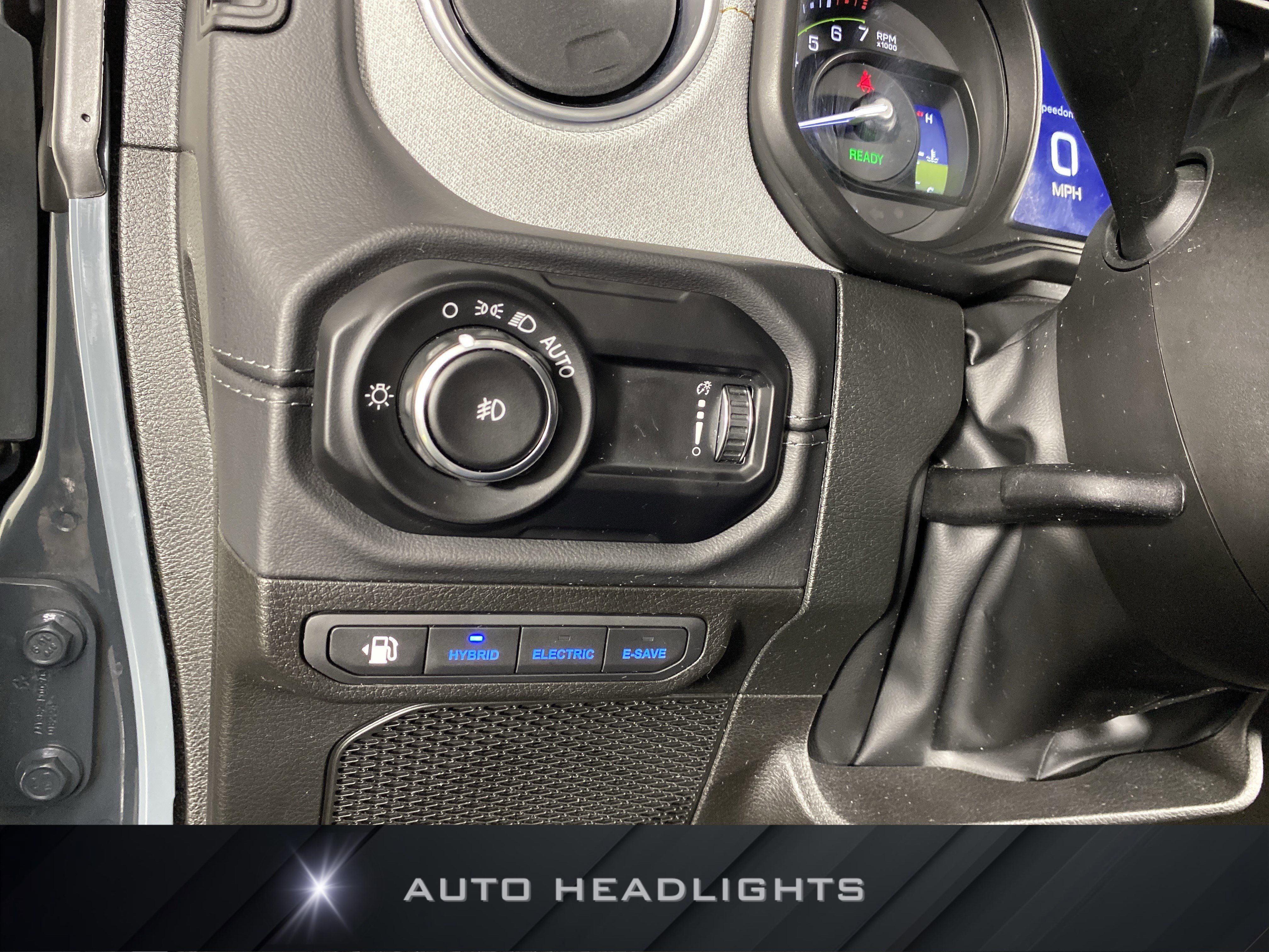 Used 2025 Jeep Wrangler Sahara image 24