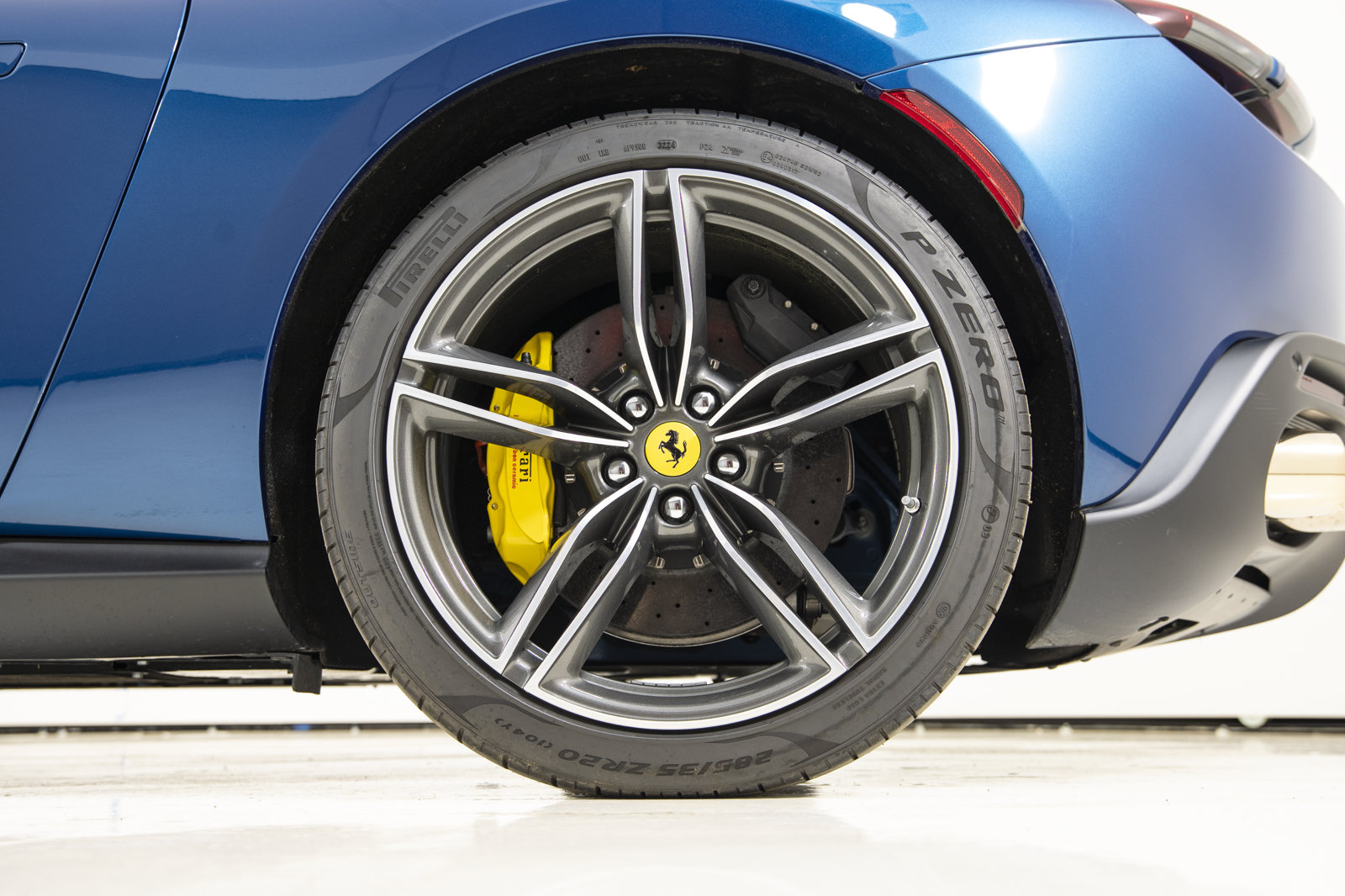 Certified 2025 Ferrari Roma Spider RWD image 19