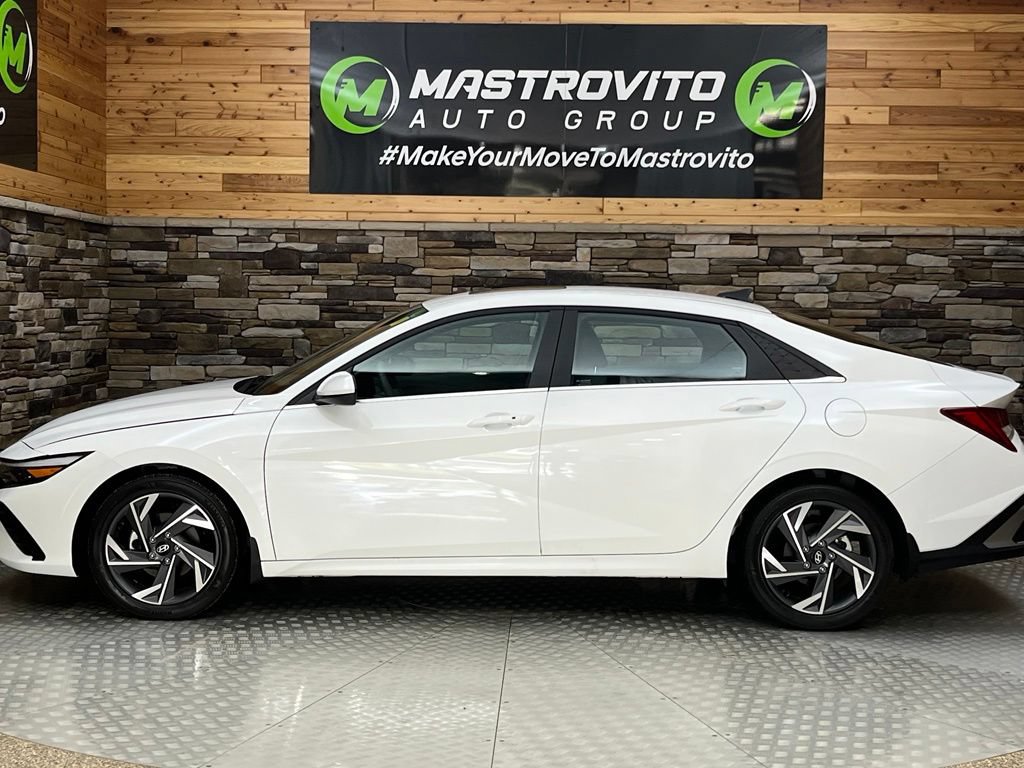 Used 2025 Hyundai Elantra SEL FWD image 16