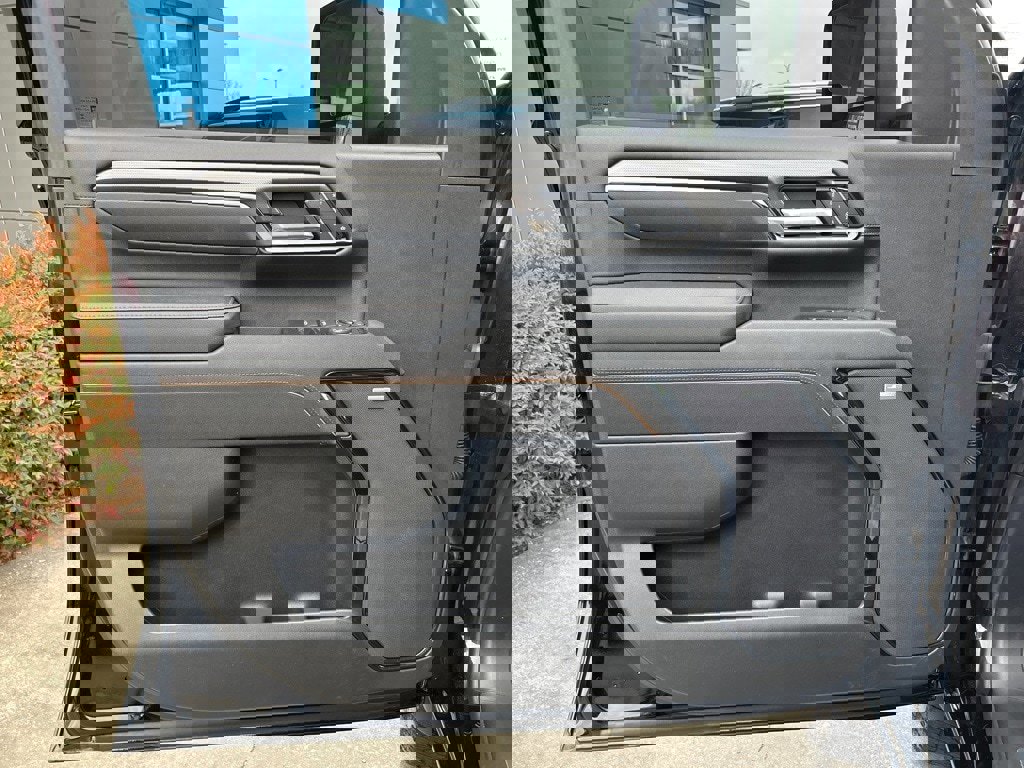 Used 2025 GMC Sierra 2500 AT4 image 21