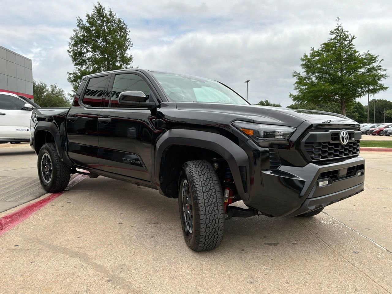 Used 2025 Toyota Tacoma TRD Off-Road image 4