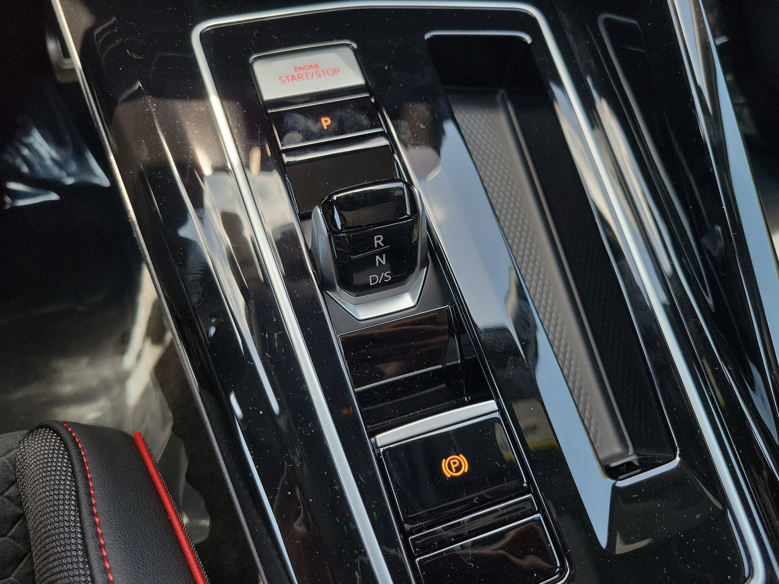 New 2026 Volkswagen GTI SE FWD image 24