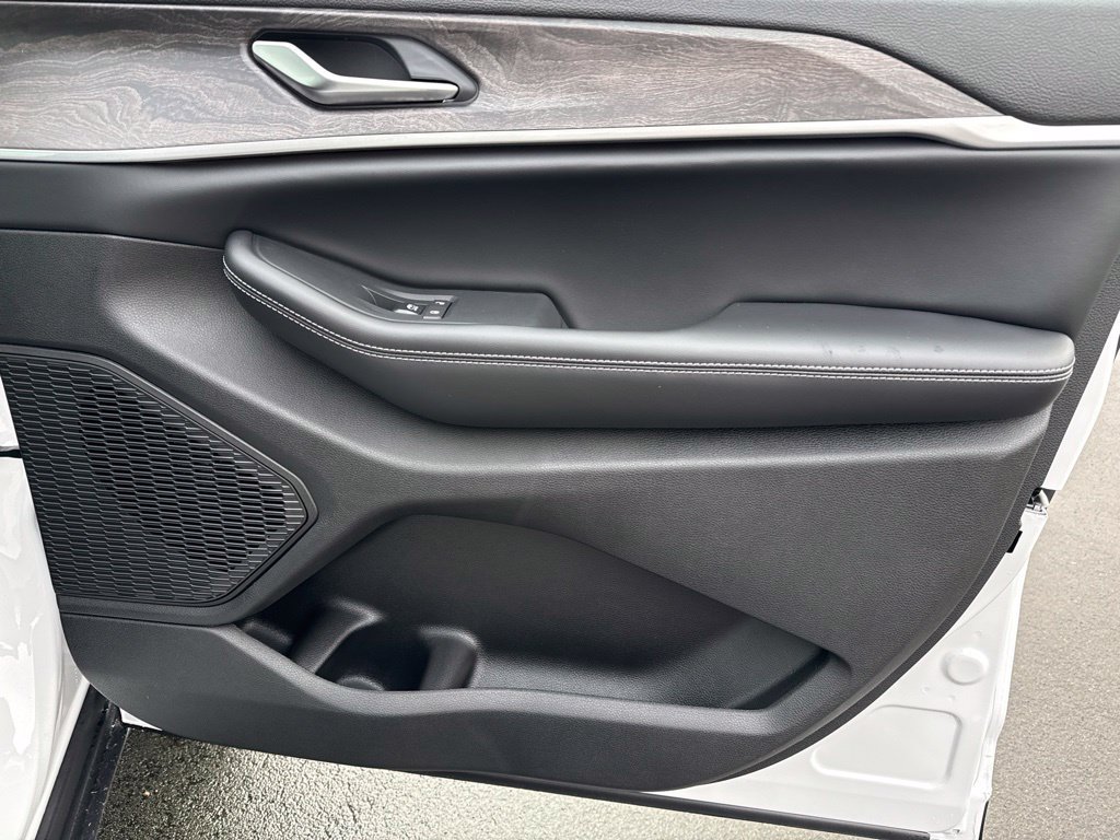 New 2027 Jeep Grand Cherokee Limited AWD/4WD image 10