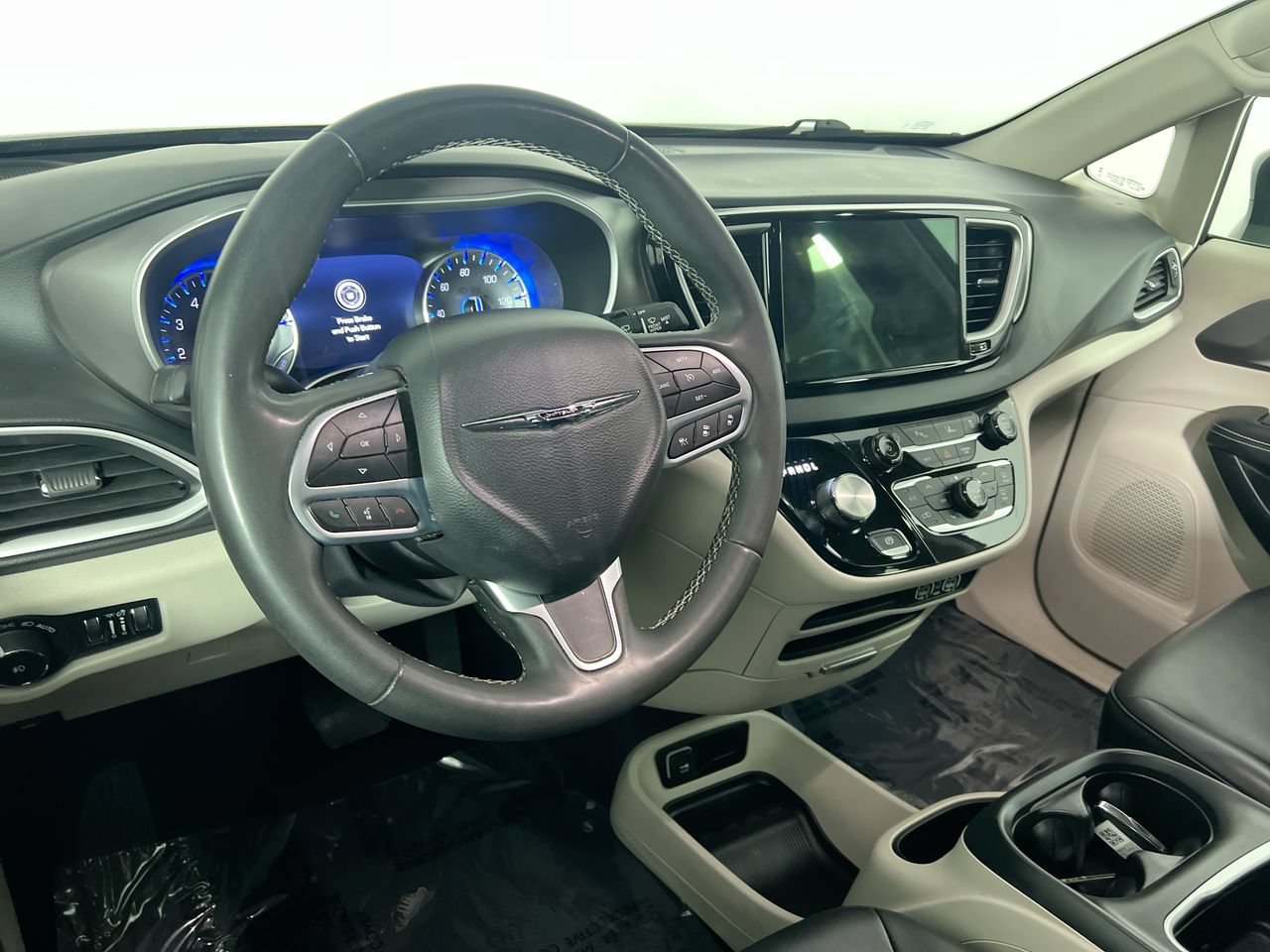 Used 2023 Chrysler Pacifica Touring-L FWD image 27