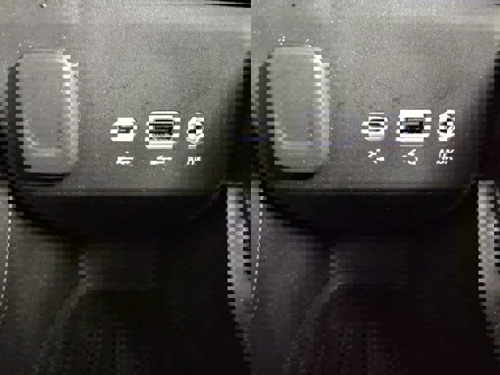 Used 2023 Chevrolet TrailBlazer RS w/ Sun and Liftgate Package image 47