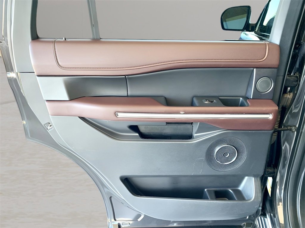 Used 2024 Ford Expedition Limited image 18