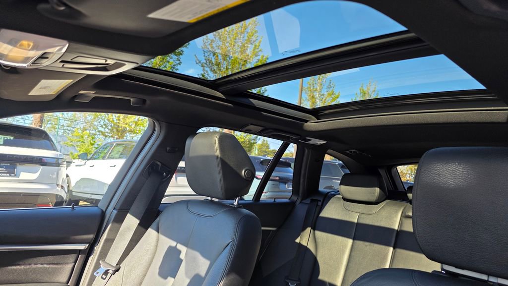 Used 2017 BMW 330i xDrive Wagon AWD/4WD image 13