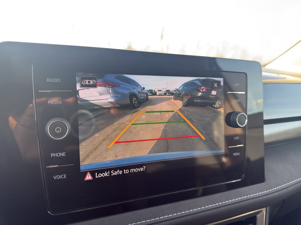 New 2026 Volkswagen Taos SE FWD image 18