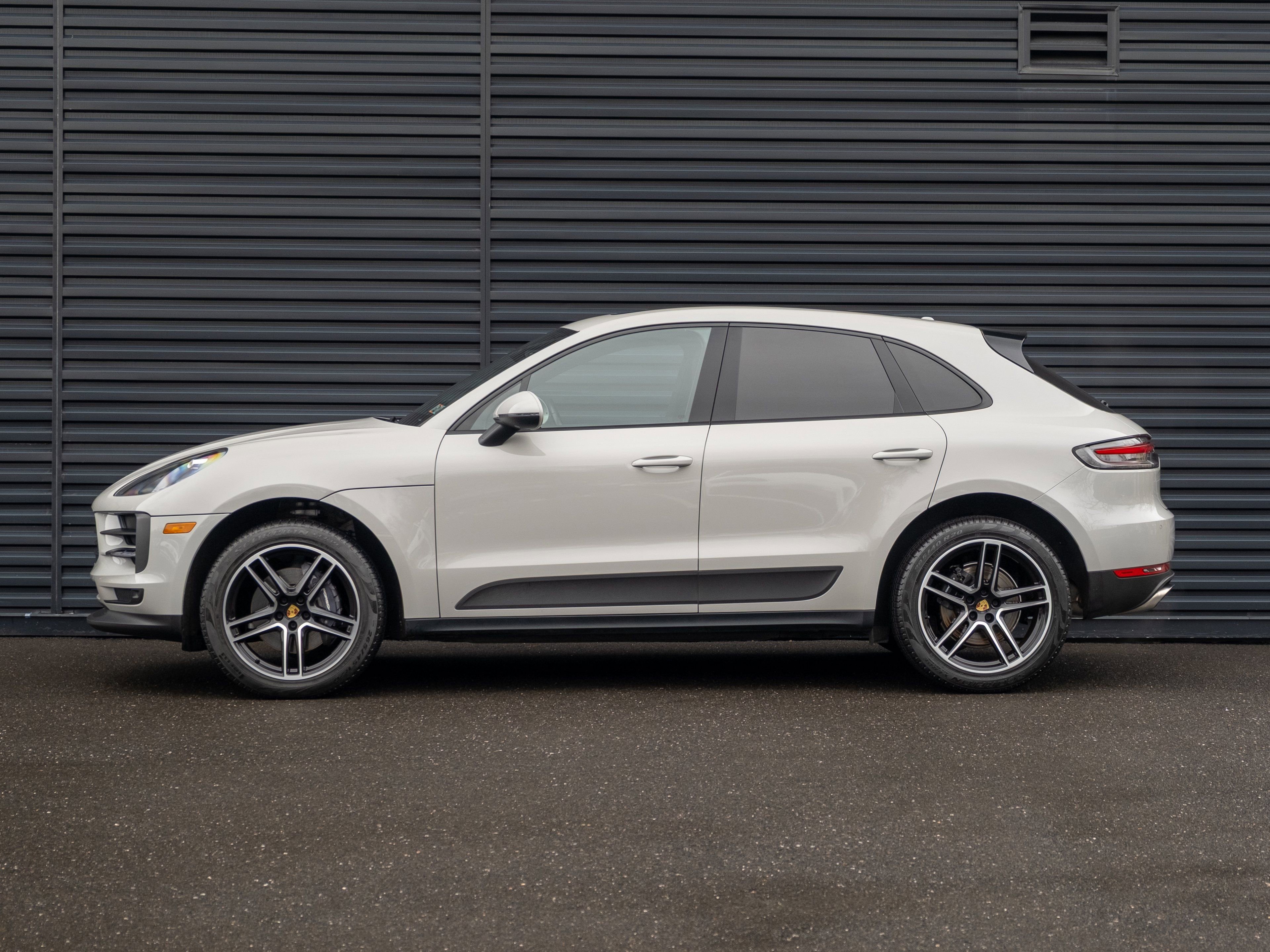 Certified 2021 Porsche Macan image 2