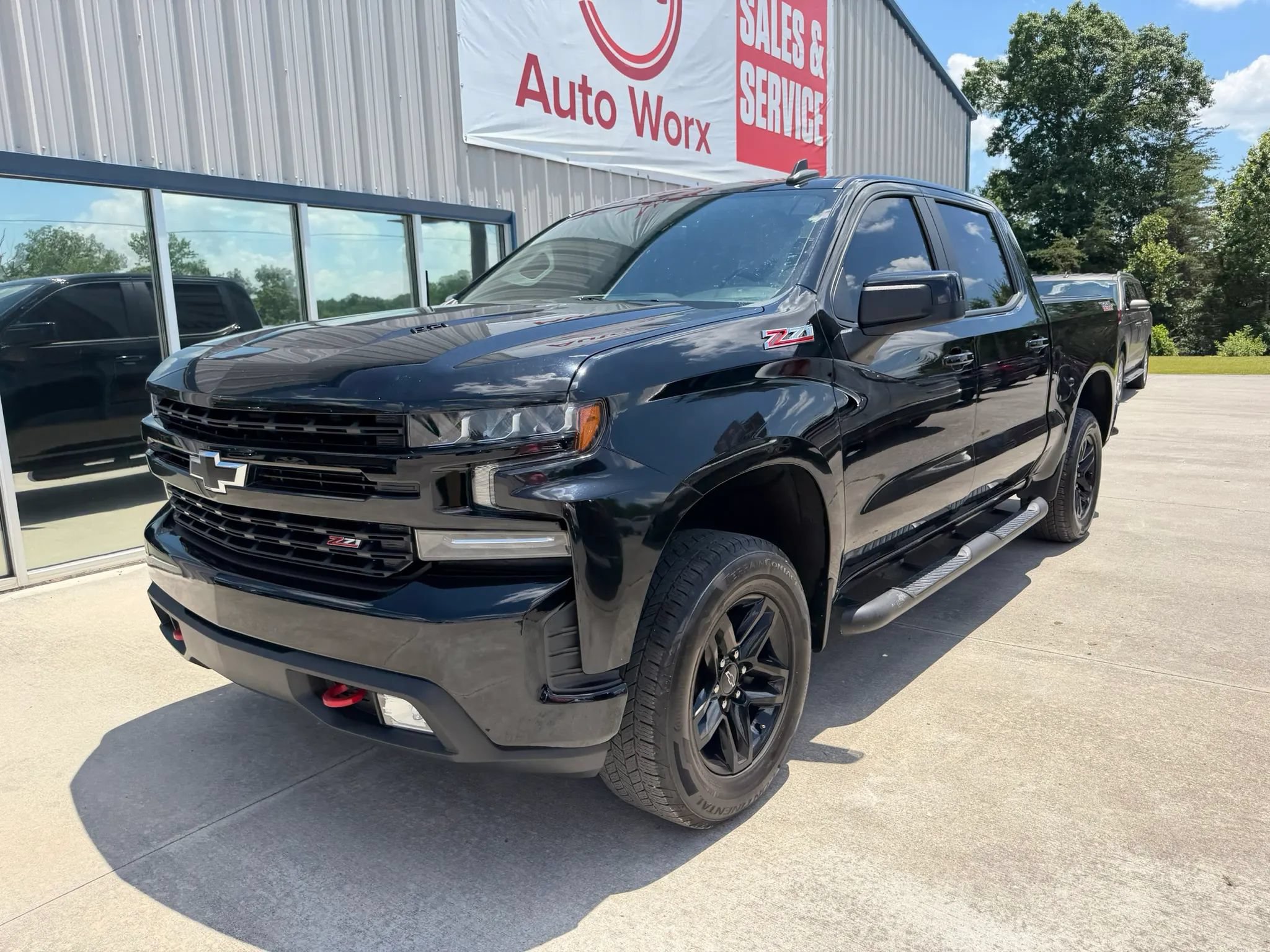 Used 2020 Chevrolet Silverado 1500 LT Trail Boss w/ Midnight Edition AWD/4WD image 9