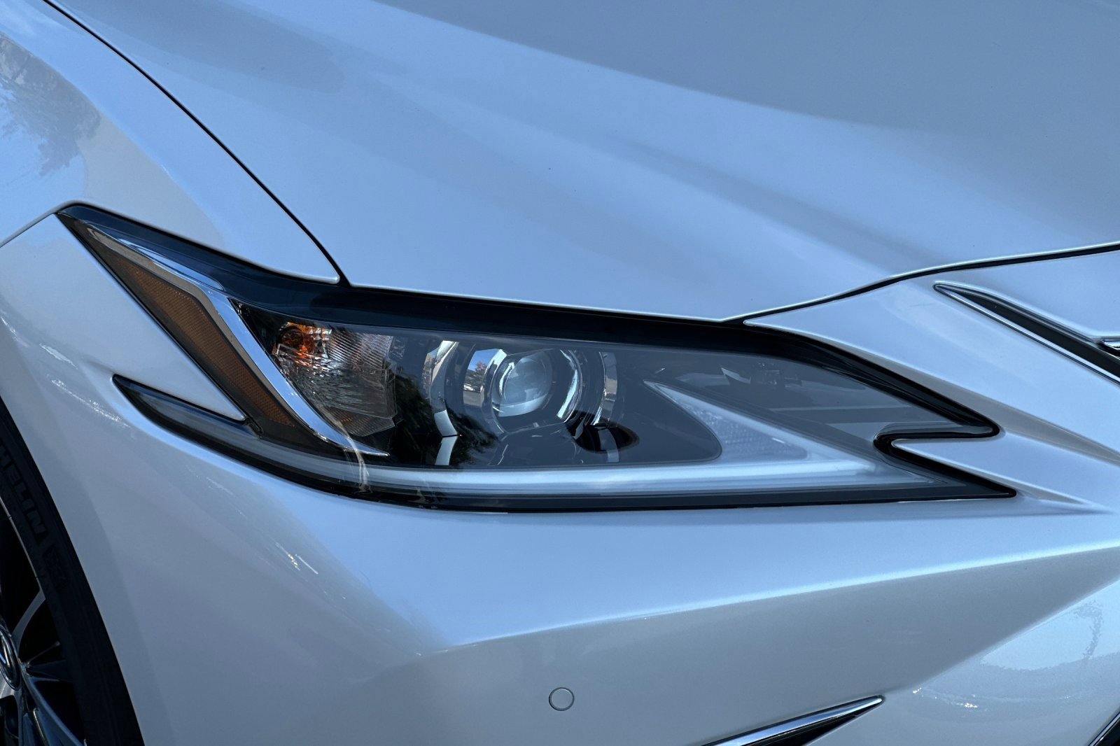 Certified 2025 Lexus ES 300h w/ Premium Package image 11