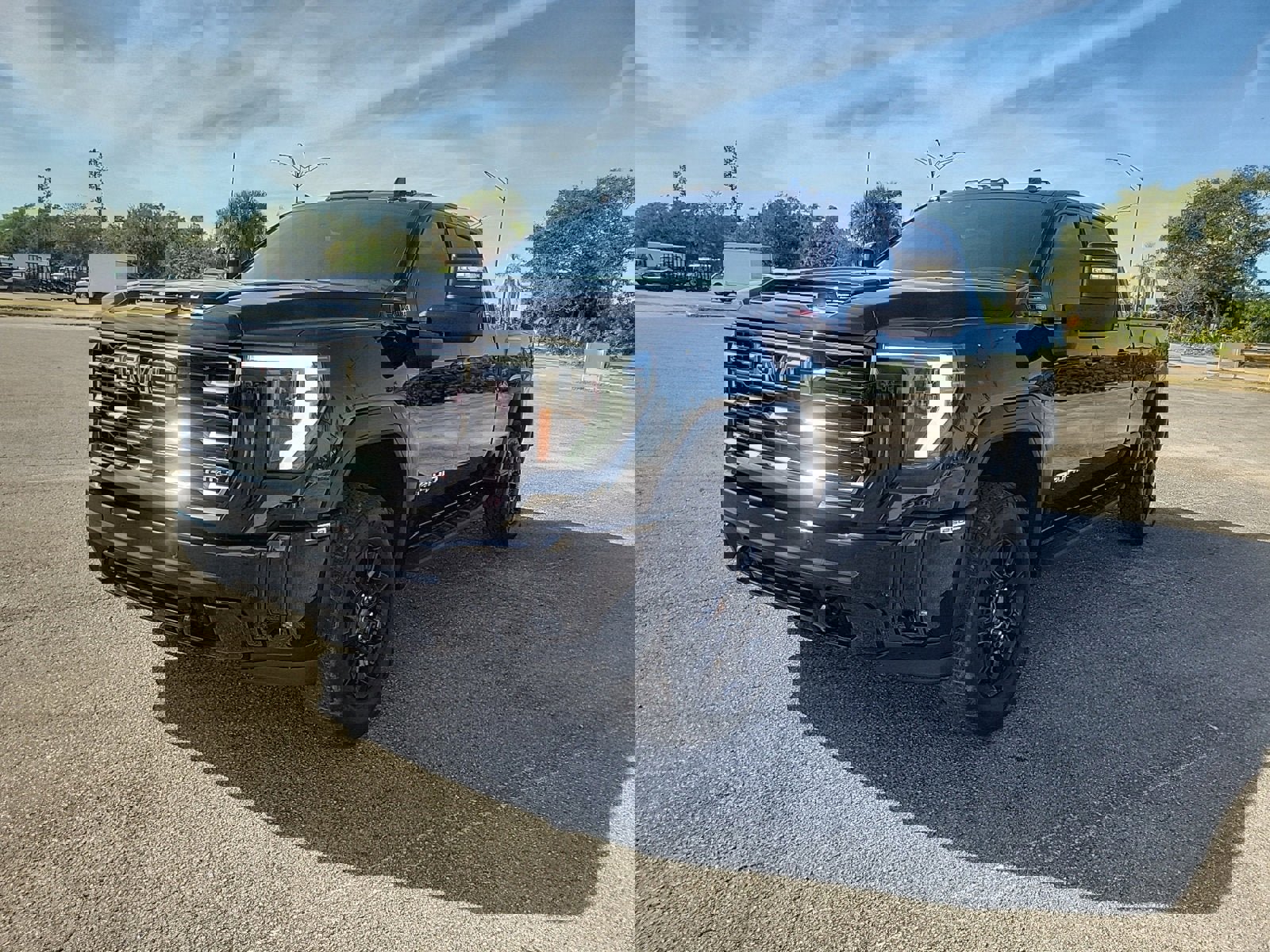 Used 2025 GMC Sierra 2500 AT4 w/ AT4 Premium Plus Package image 2