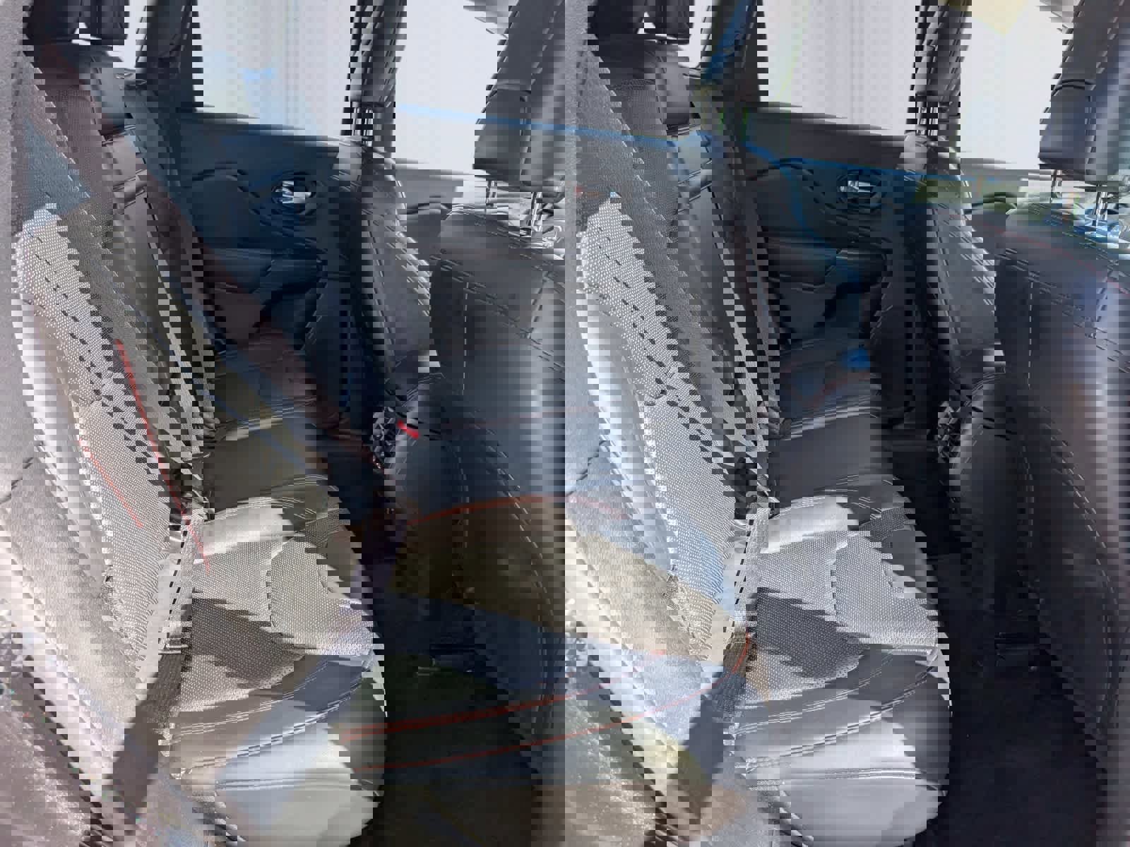 Used 2016 Jeep Cherokee Trailhawk w/ Comfort/Convenience Group image 9