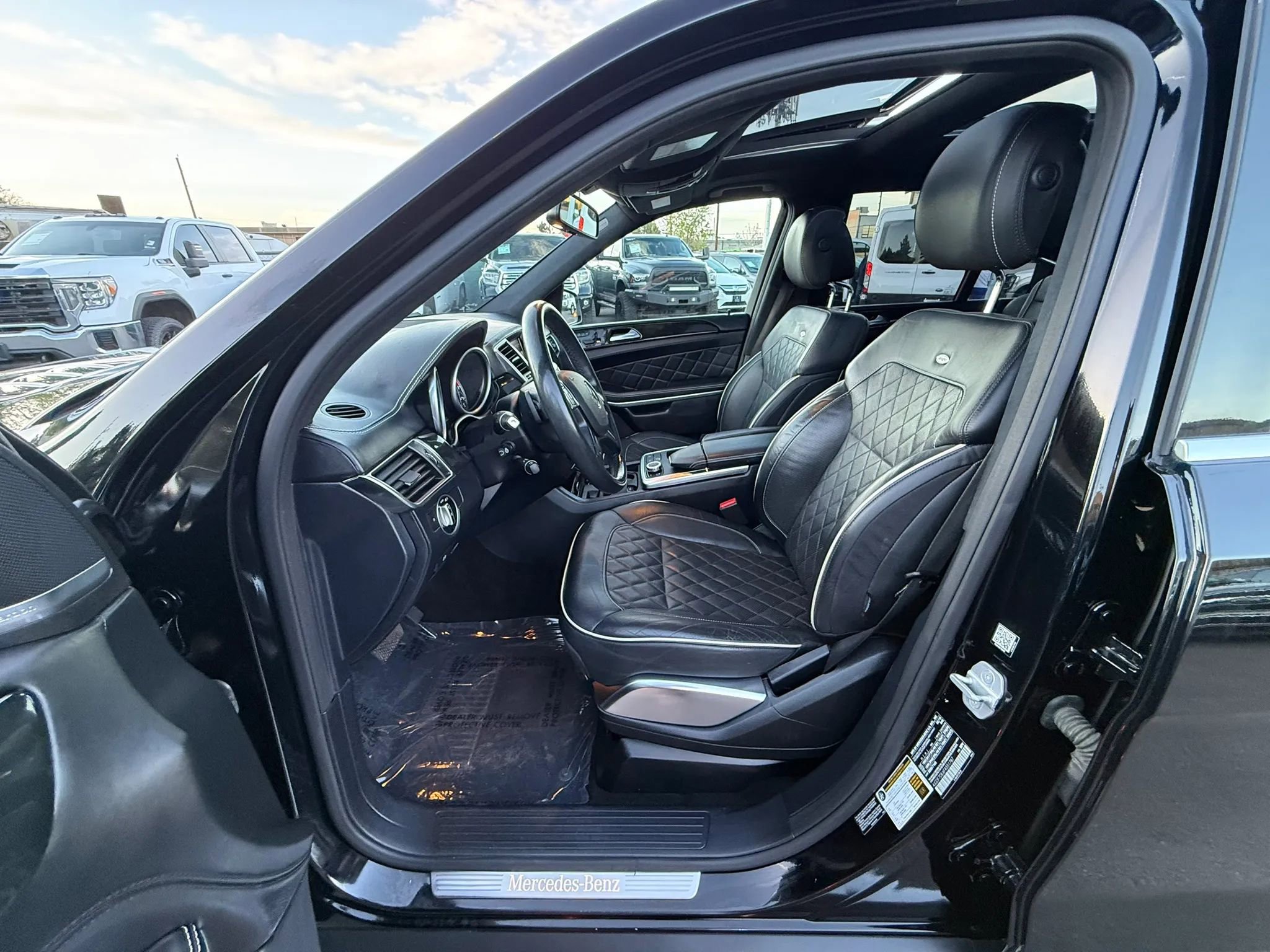 Used 2015 Mercedes-Benz GL 550 4MATIC image 19