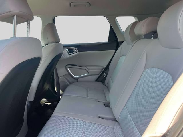 Used 2023 Kia Soul LX w/ LX Technology Package FWD image 13