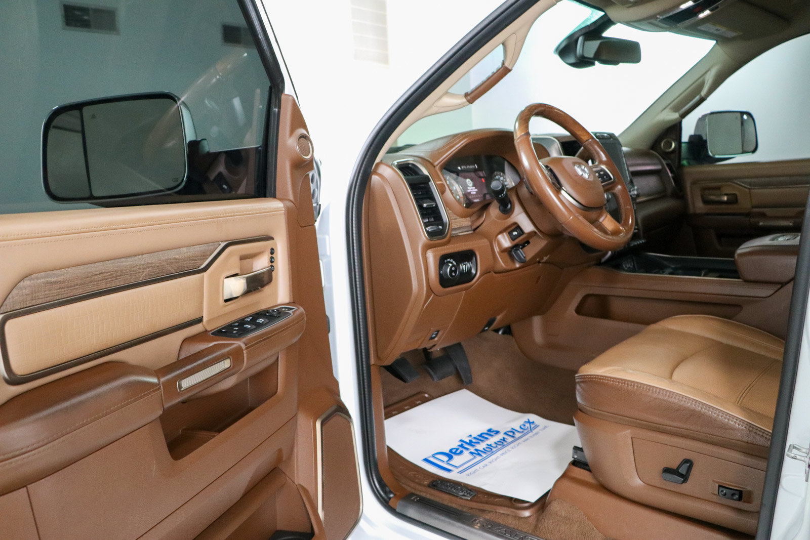 Used 2022 RAM 2500 Limited AWD/4WD image 3