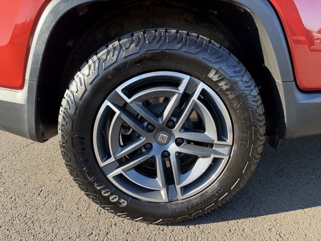 Used 2025 Rivian R1T Adventure image 10