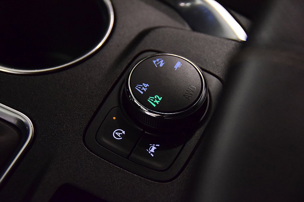 Used 2023 Chevrolet Traverse Premier w/ LPO, Floor Liner Package image 25