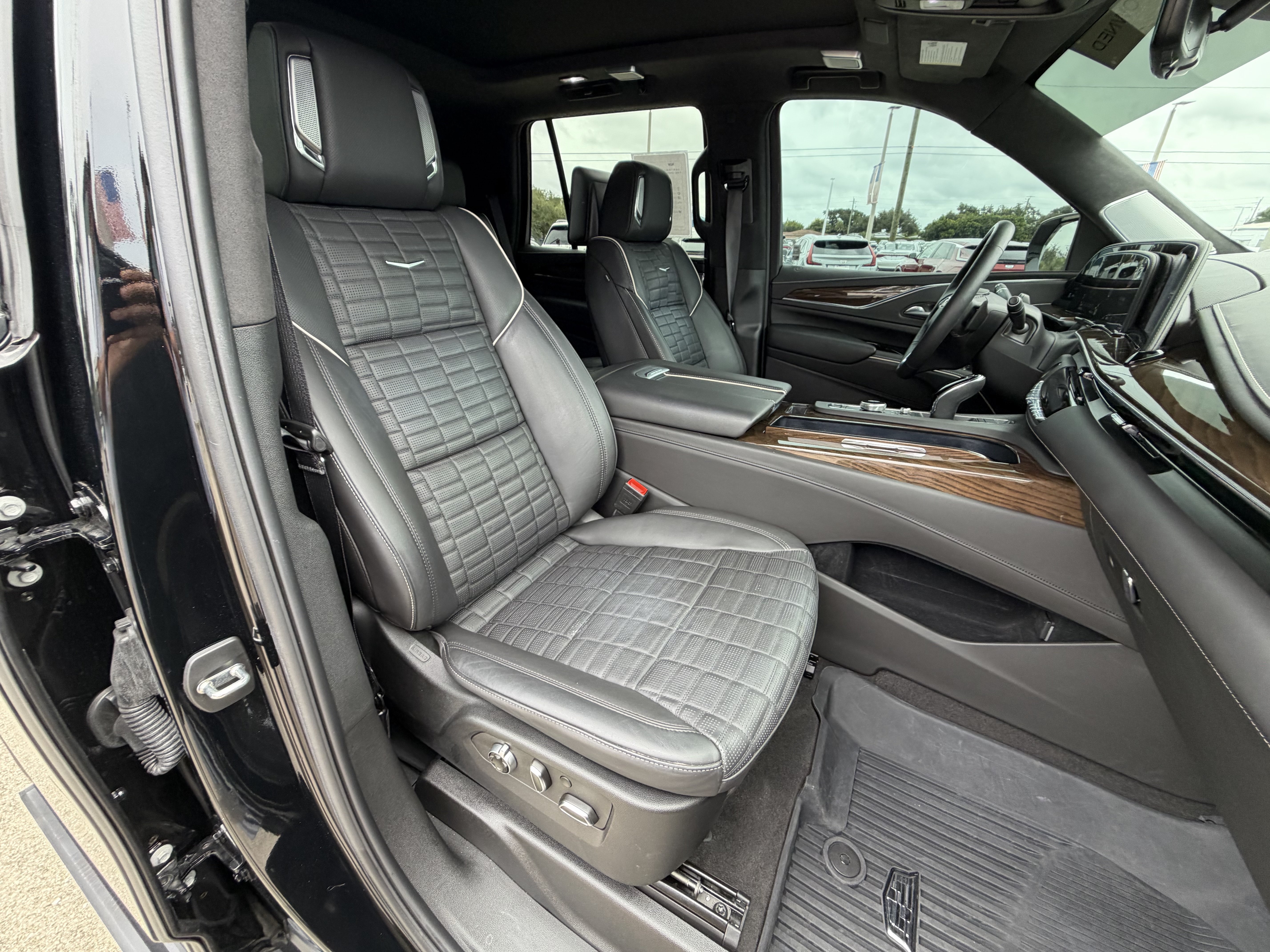 Certified 2024 Cadillac Escalade Sport Platinum w/ LPO, ONYX Package AWD/4WD image 20