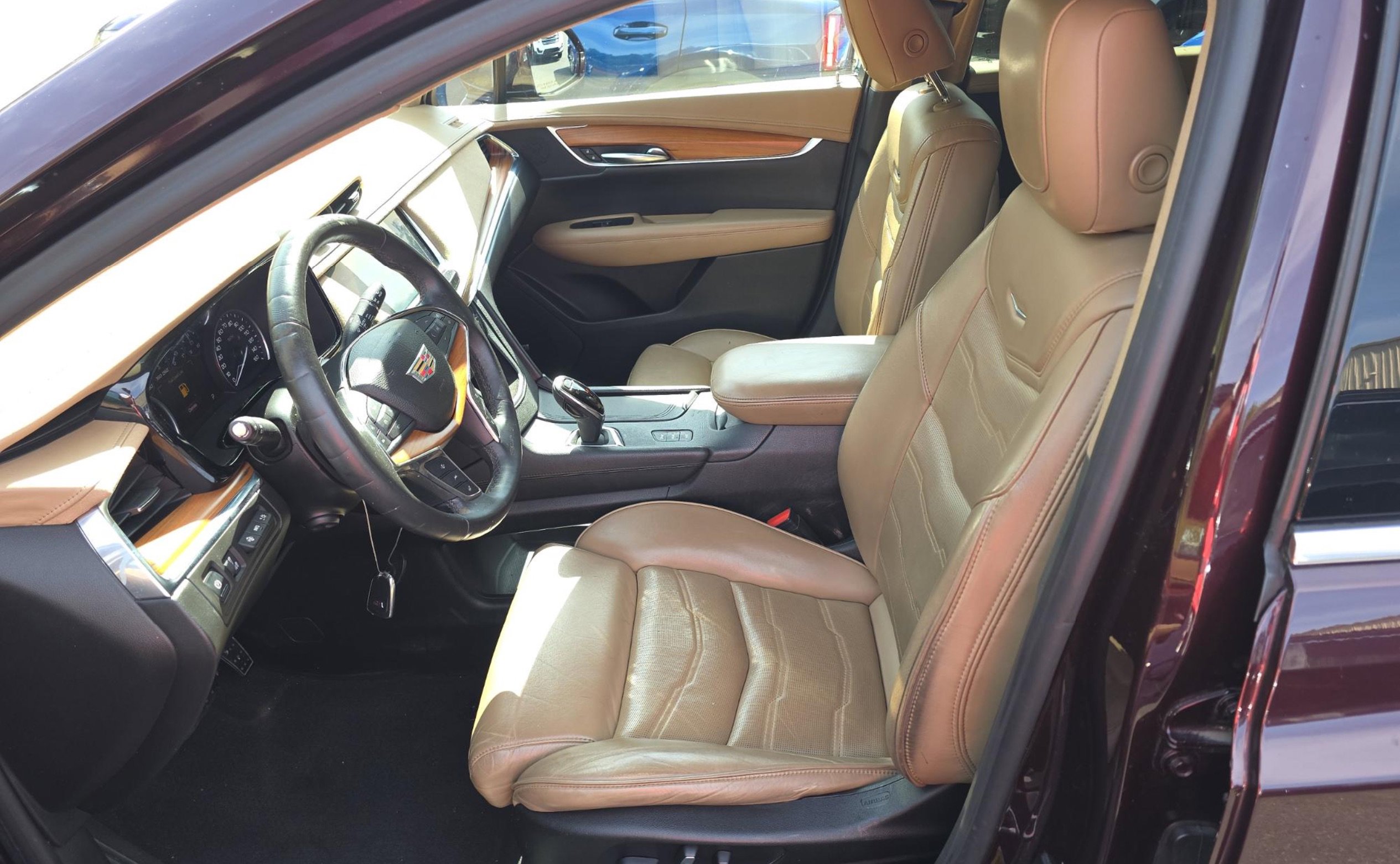 Used 2017 Cadillac XT5 Platinum w/ Driver Assist Package AWD/4WD image 6