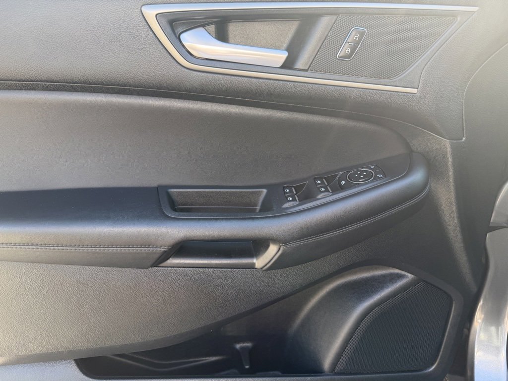 Used 2024 Ford Edge SEL image 16