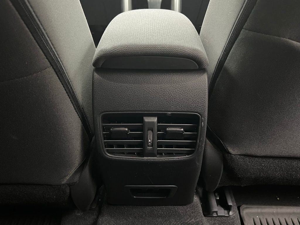 Used 2024 Toyota Corolla Cross LE image 9