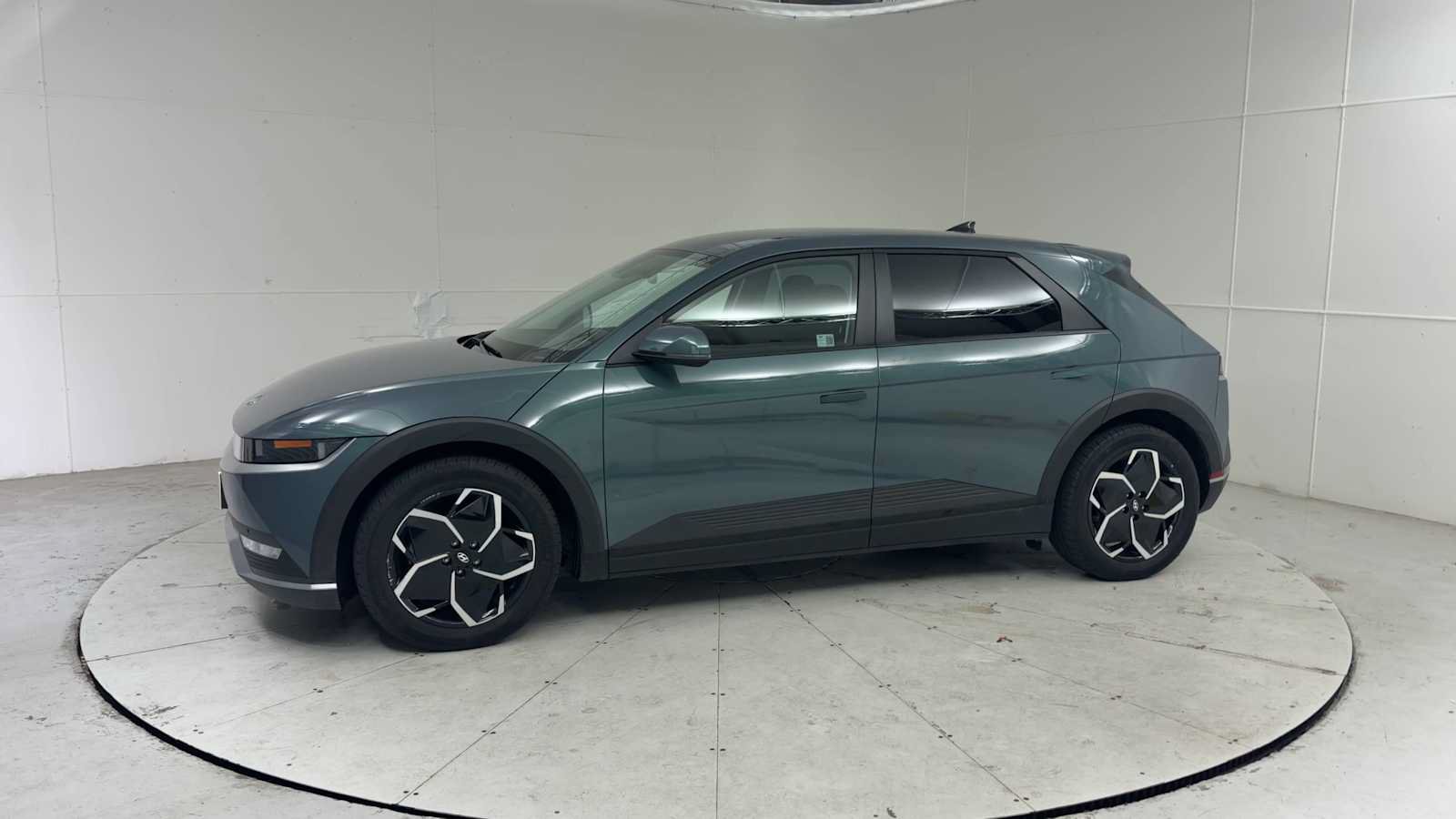 Used 2024 Hyundai Ioniq 5 SEL AWD/4WD image 5