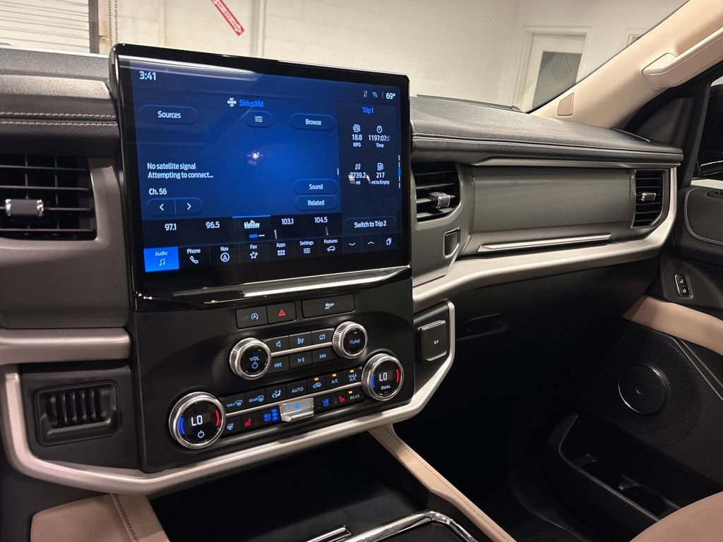 Used 2023 Ford Expedition XLT image 39