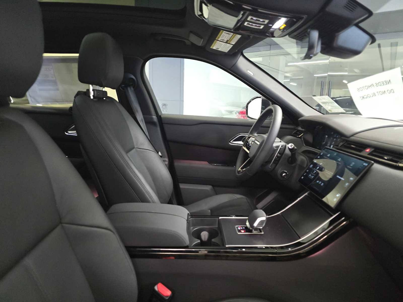 New 2026 Land Rover Range Rover Velar Dynamic SE image 10